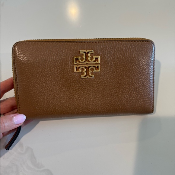 Tory Burch Handbags - Tory Burch Brown Leather Wallet